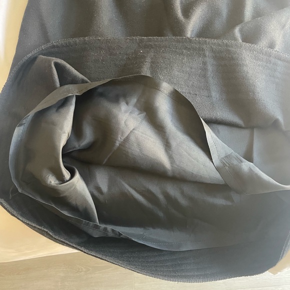 NAVE. Size women’s 2 , but runs big! More like a 6. Color black. - Picture 11 of 14